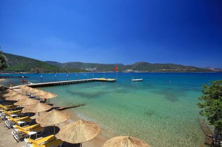DOUBLETREE BY HILTON ISIL CLUB RESORT Pools & Beach